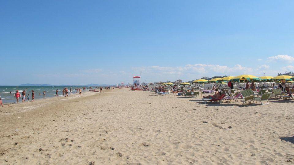 Rimini: Beach 42 Experience With Umbrella and Drink - What to Bring