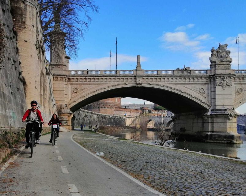 Rome: E-Bike Street Food Tour - Unique Experience of E-Biking