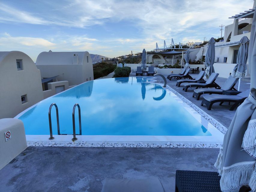 Santorini: Couples Massage W/ Wine, Fruits, and Pool Access - Cancellation Policy