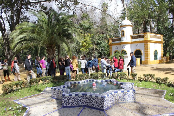 Secrets of María Luisa Park & Plaza De España Tour in Spanish - Highlights of María Luisa Park