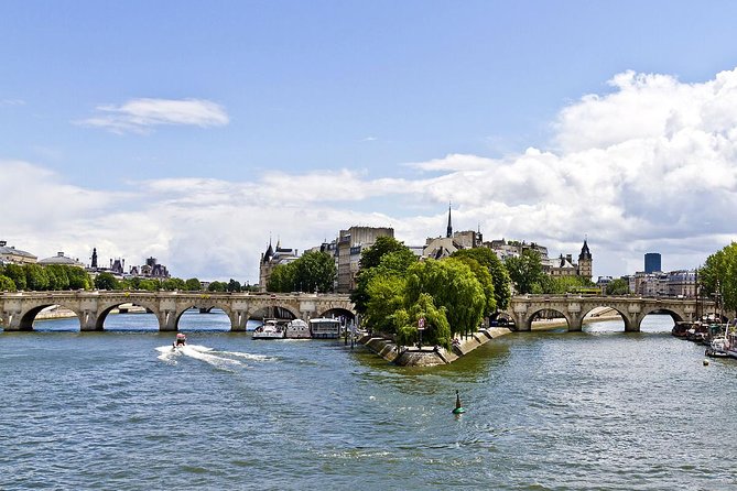 Seine River Sightseeing Guided Cruise by Vedettes Du Pont Neuf - Included Amenities