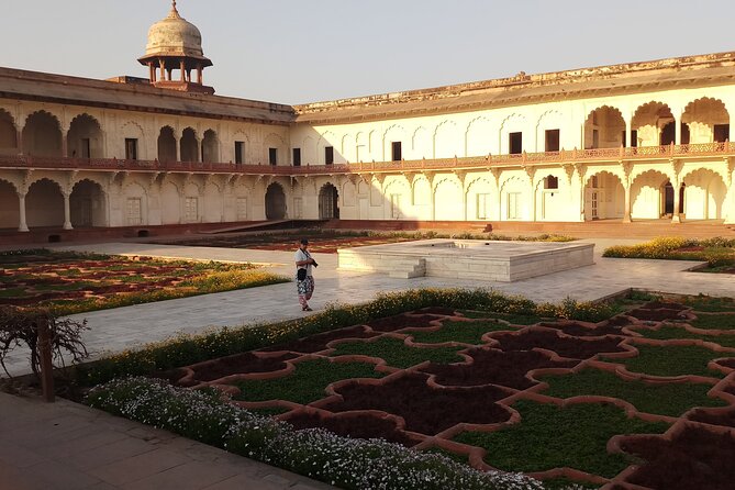 Taj Mahal and Agra Fort Private Day Tour With 5 Star Lunch - Itinerary Overview