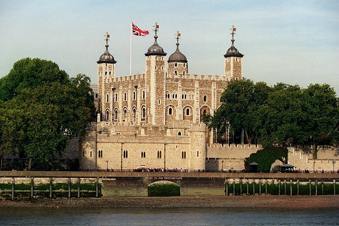 Tower of London Tour With a Beefeater Private Meet & Greet - Inclusions and Exclusions