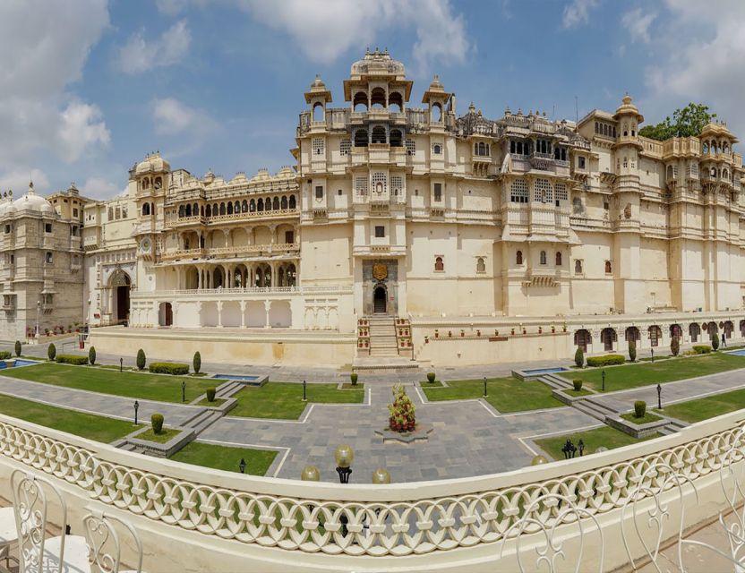 Udaipur: Private Sightseeing Guided City Tour in Udaipur - Tour Logistics