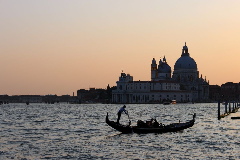 Venice: Sunset Gondola Tour - Tour Inclusions