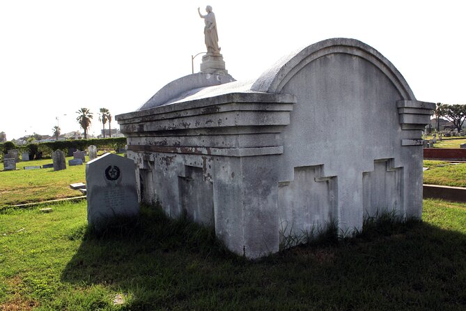 Walk With the Dead: Galveston Old City Cemetery Tour - Tour Logistics