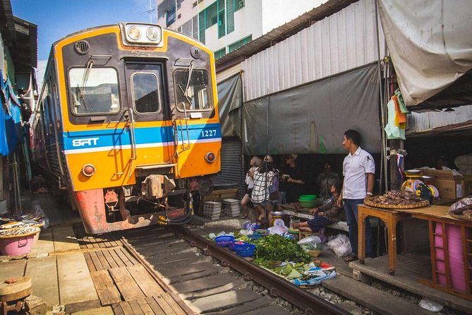 Amphawa Floating Market Tour With Maeklong Railway Market (Sha Plus) - Safety and Health Protocols