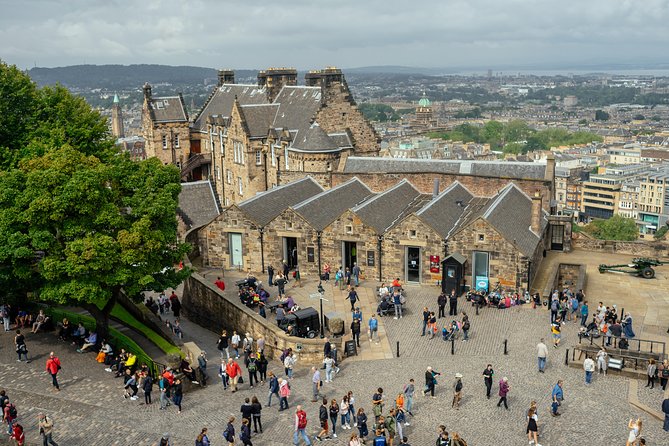 Edinburgh Castle PRIVATE TOUR With Ticket & Guide Included - What to Expect During the Tour