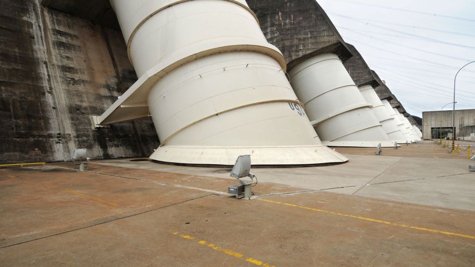 Foz Do Iguaçu: Itaipu Hydroelectric Dam Guided Tour - Eco-Friendly Initiatives