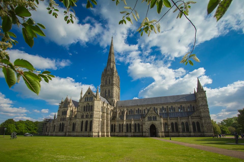 From Bath: Private Stonehenge and Salisbury Tour With Pickup - Important Information