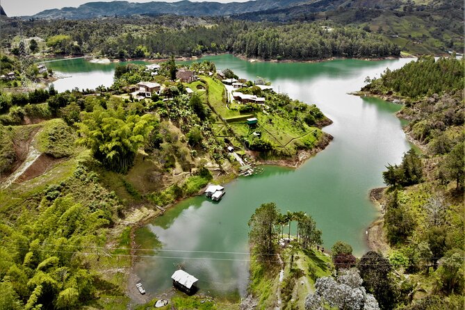 Full Day Private Tour to Guatapé and El Peñol - Guide Expertise and Feedback