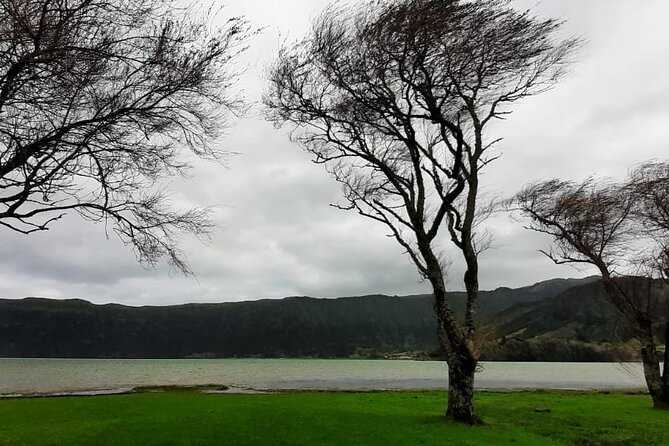 Guided Visit to the Crater and Volcano of Lagoa Das Sete Cidades - Booking Information