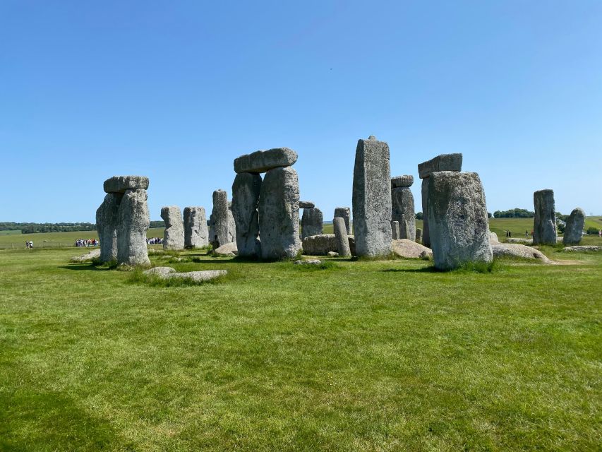 Individual Trip to Stonehenge and Salisbury Cathedral - Language Options and Accessibility