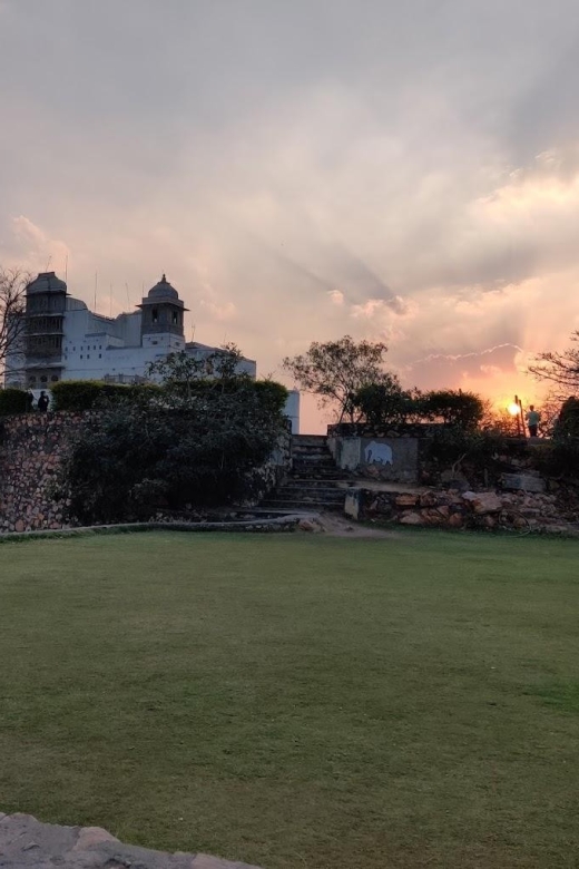 Monsoon Palace E-bike Trail - Best Times to Visit