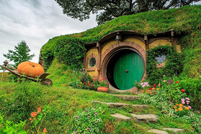 Private Hobbiton & Waitomo Glowworm Cave Day Trip From Auckland - Tips for a Great Experience