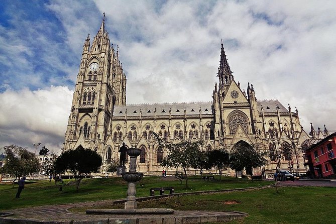 Private Quito City Tour, Historical Center, Equator Museum, and Pululahua Crater - Exploring Pululahua Crater