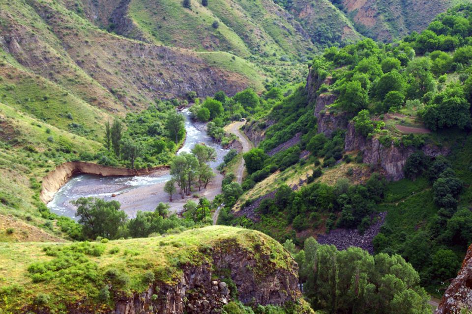 Private Tour to Garni, Geghard, Symphony of Stones - Guided Tour Experience