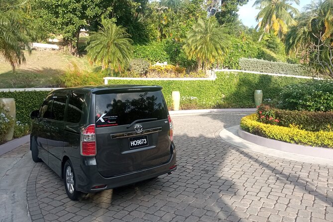 Round Trip St. Lucia Private Airport Transfers - UVF - Driver Professionalism and Conduct