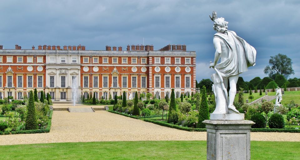 Skip-The-Line Hampton Court Palace From London by Car - Experience Tudor History