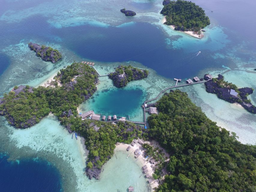 3D2N Labengki-Sombori Island: Private Tour From Kendari - Accommodations