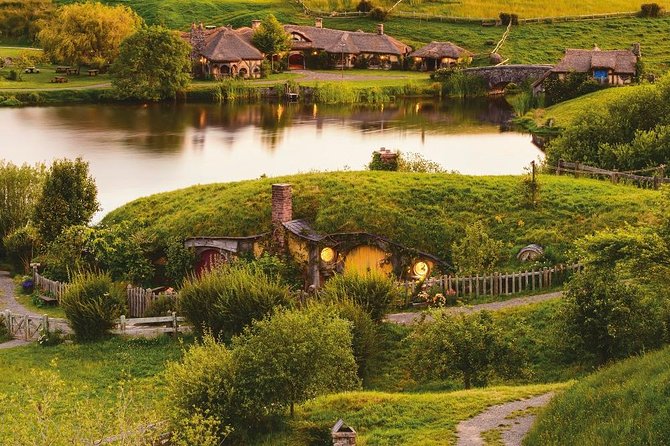 Hobbiton Movie Set and Waitomo Glowworm Caves Guided Day Trip From Auckland - What to Expect