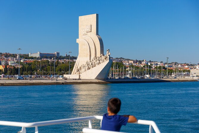 Lisbon River Boat Sightseeing Tour With a Drink - Tips for a Great Experience