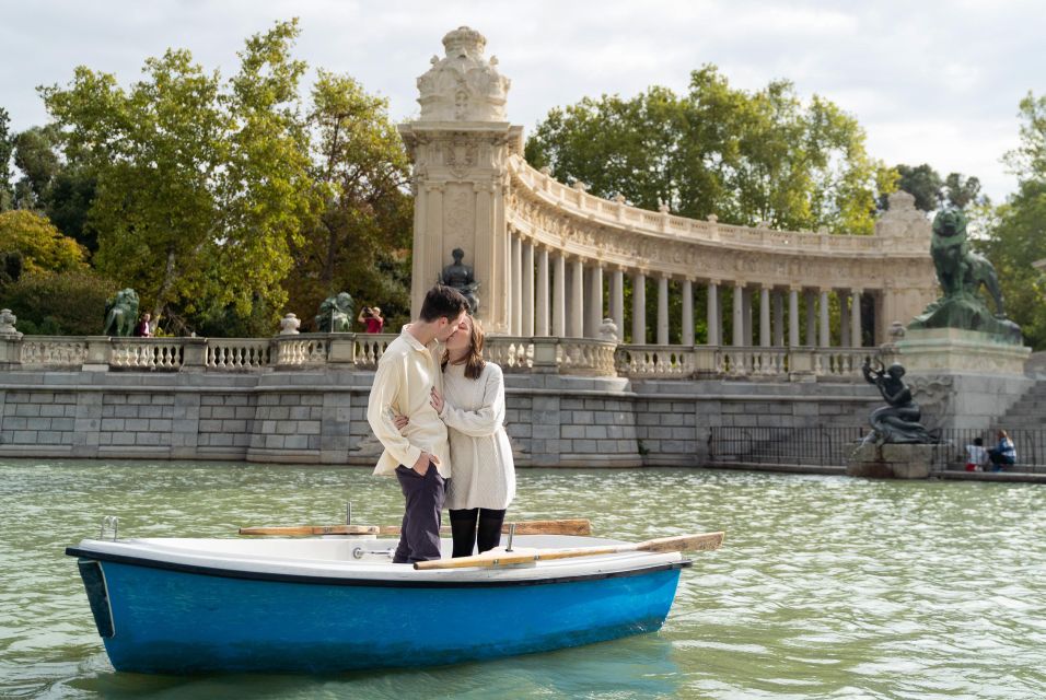 Madrid: Romantic Photoshoot for Couples - Getting to the Location