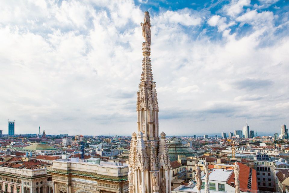 Milan: Highlights Walking Tour With Cathedral and Rooftops - Exploring Sforza Castle