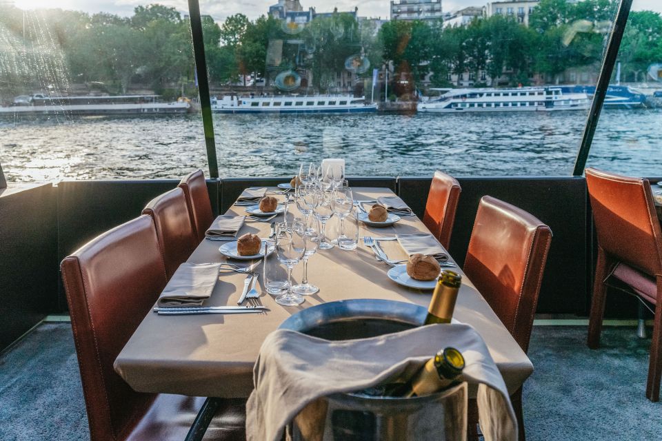 Paris: 3-Course-Dinner Cruise on the Seine With Live Music - Customer Reviews Summary