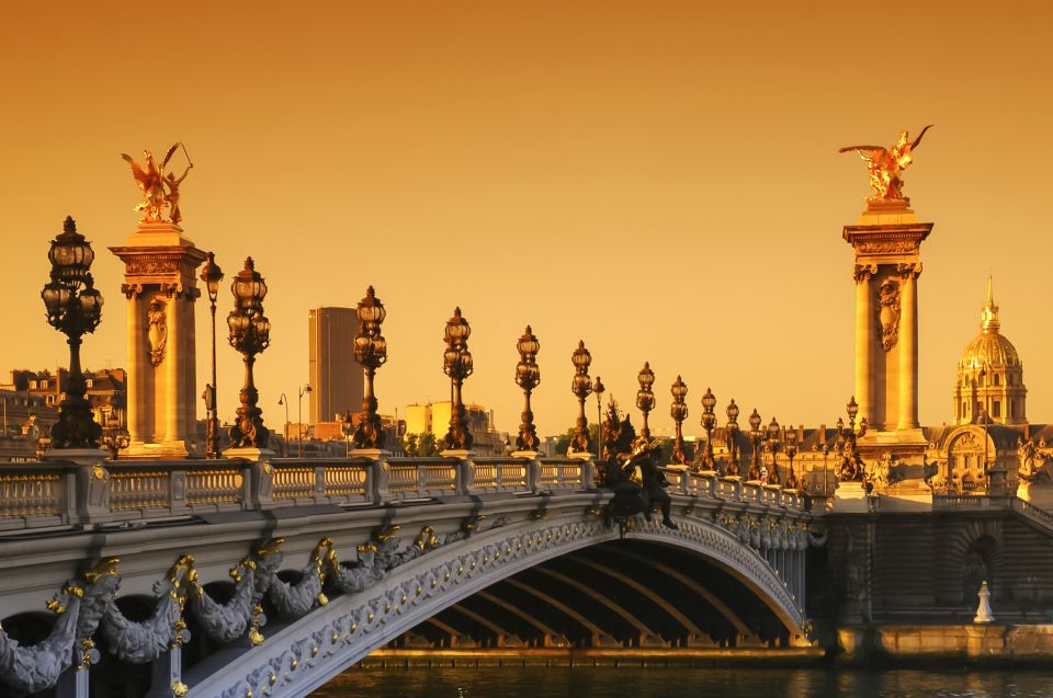 Paris: Evening Sightseeing Tour and Moulin Rouge Show - Dress Code Requirements