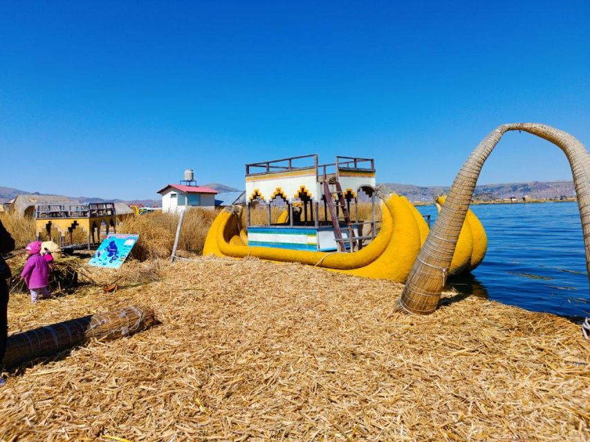 Puno: Kayaking in the Uros VIP - Uros Islands Culture