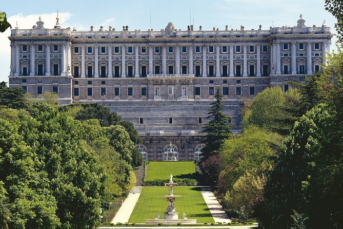 Royal Palace of Madrid Early Entrance Tour Skip-The-Line Ticket - Exploring the Royal Palace