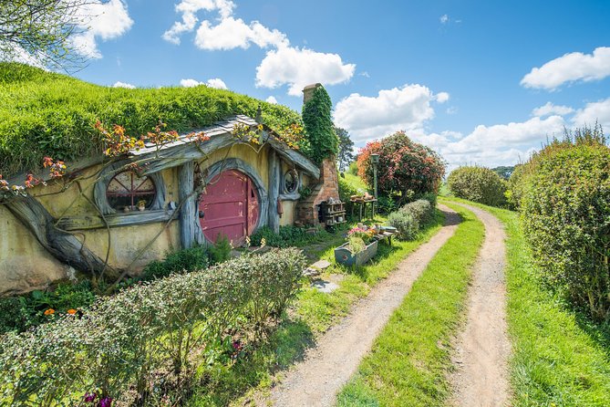 The Hobbiton Movie Set Small-Group Guided Tour From Auckland - Review Insights