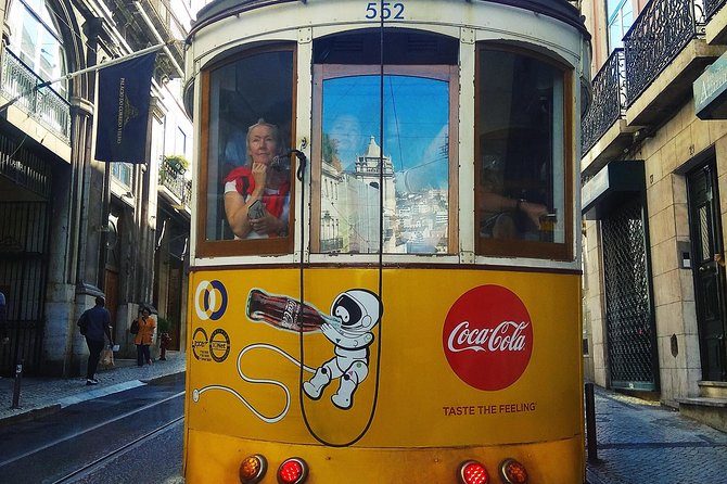 Tuk Tuk Lisbon a Discovery À La Carte Without Fatigue. Lisbon Differently.01 - Local Culinary Highlights