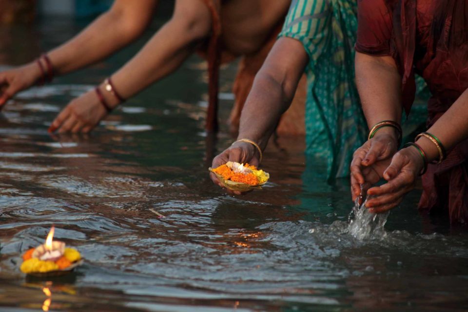 Varanasi: 3-Hour Evening Aarti Tour With Boat Ride - Important Dress Code