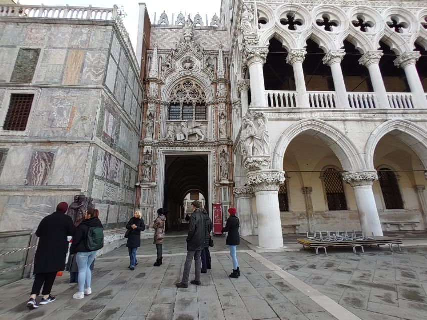 Venice: Doges Palace Guided Tour With Optional Gondola Ride - Important Meeting Information