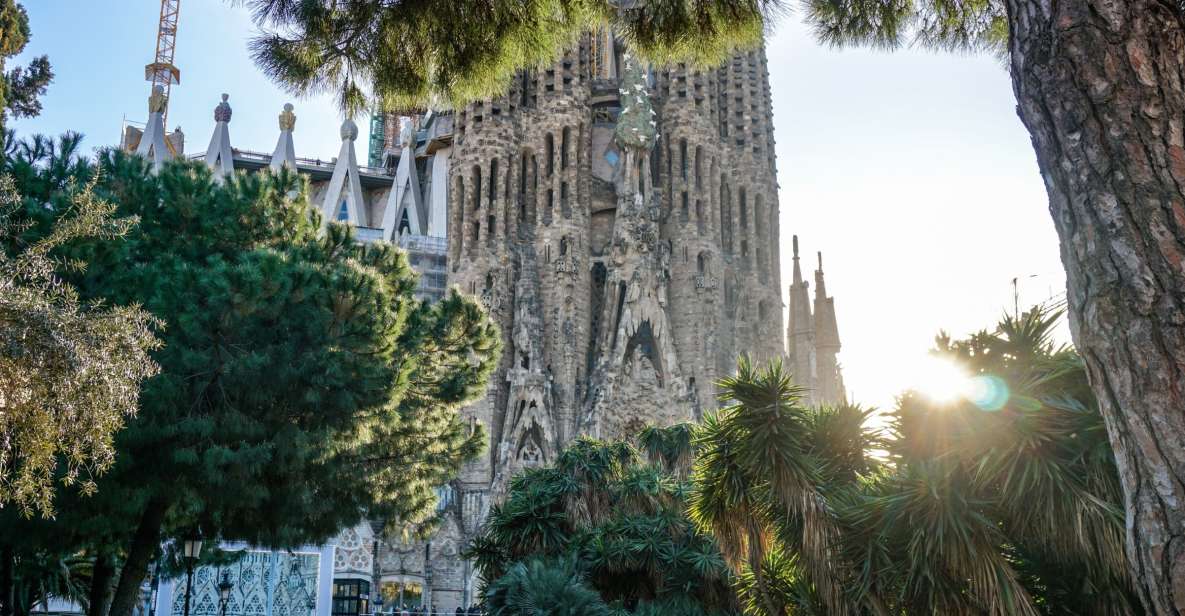 Barcelona: Gothic Quarter & La Sagrada Familia Private Tour - Montjuic Hill Views