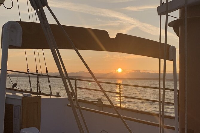 Evening Colors Sunset Sail Tour in Seattle - Why Choose This Sunset Sail