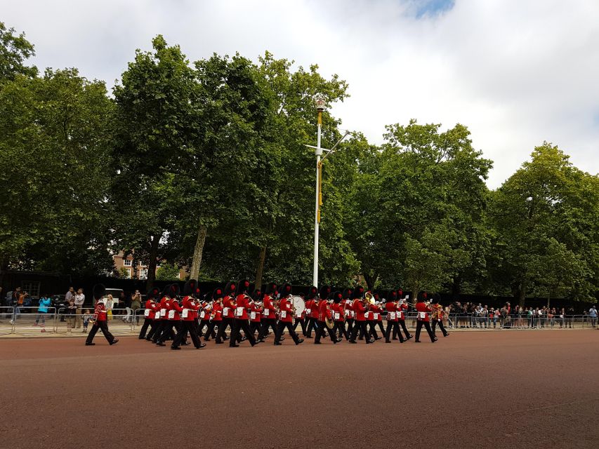 London: Changing of the Guard & Westminster Abbey - Experience the Changing of the Guard