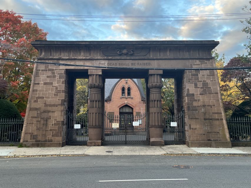 New Haven: Historic Yale Smartphone Self Guided Walking Tour - Discovering Yales Secret Societies