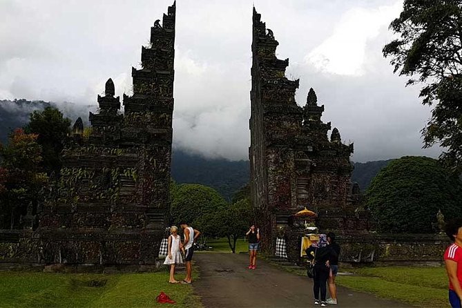 Private Tour: Ulun Danu Temple-Handara Gate-Wana Giri Hill&Tanah Lot Sunset - Booking Information