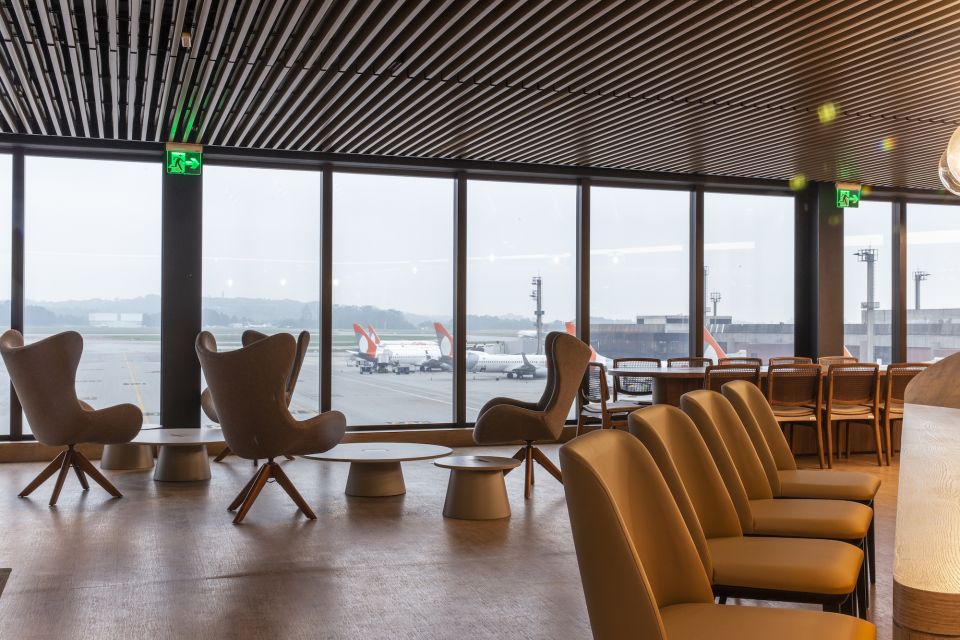 Sao Paulo (GRU) Airport: Plaza Premium Lounge Entry - Amenities and Services