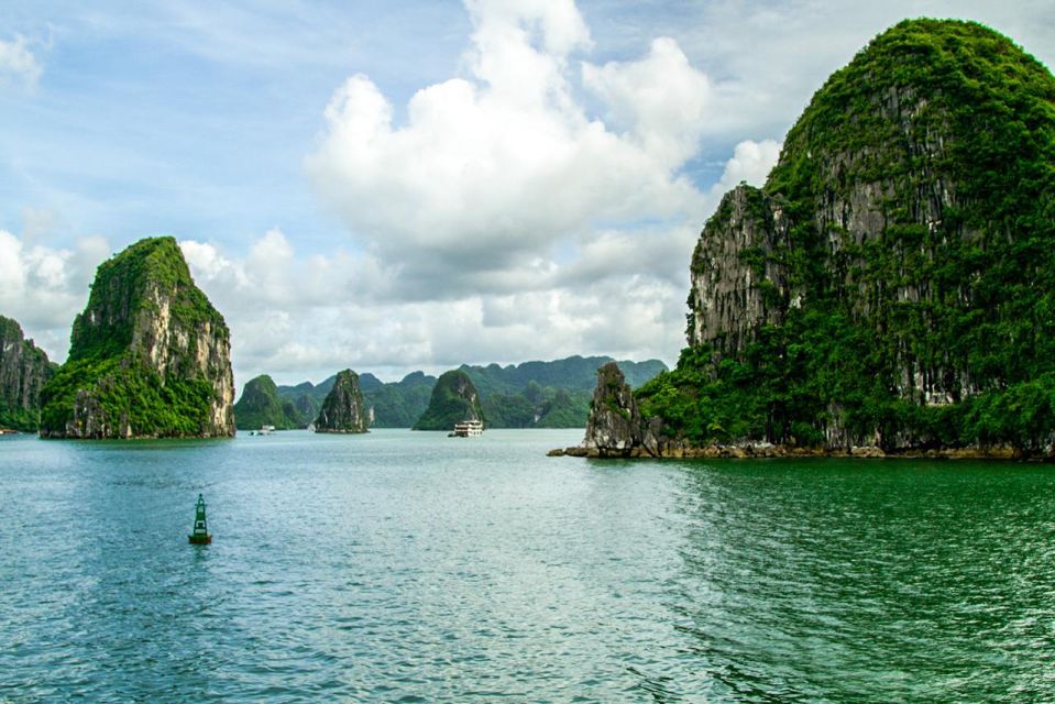 From Hanoi: Full-Day Visit to Halong Bay - Participant Guidelines