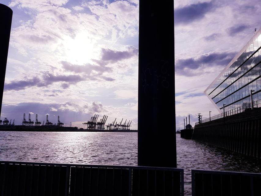 Hamburg: Private Harbor Tour by Boat - Meeting Point Options