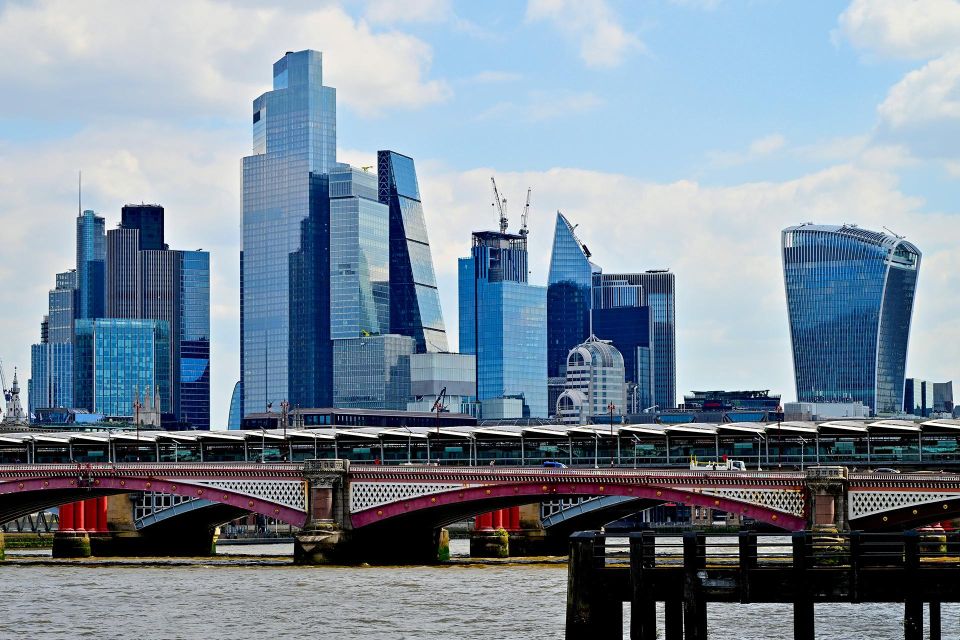 London: 2-Hour Photo Walk to Iconic Spots With Photographer - Booking Details