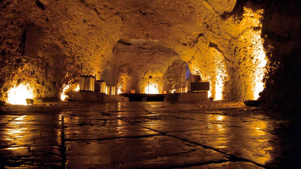 Salzkammergut: Audioguided Sandstone Beer Cellar Tour - In-House Brewery Visit