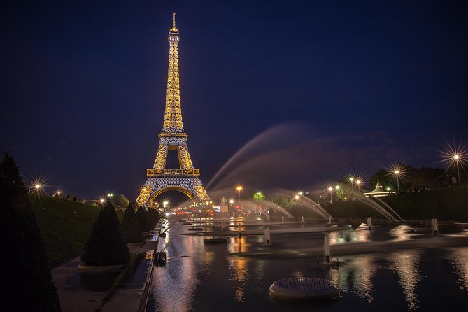 Seine River Dinner Cruise Maxims De Paris With Champagne and Live Music - Unique Features of the Cruise