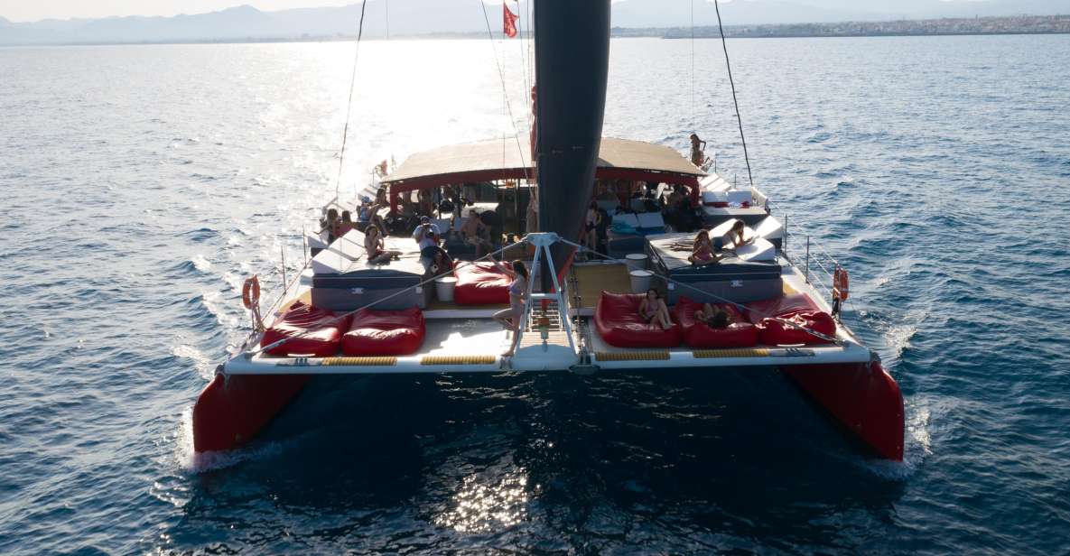 Cambrils: Private Catamaran Luxury 3h Drinks,Snacks Pickup - Key Points