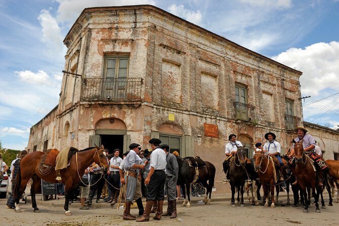 Custom Day Tour to San Antonio De Areco & Estancia El Ombu - Key Points