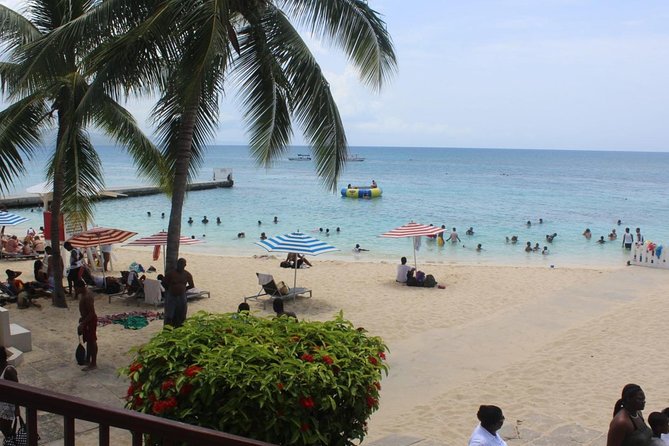 Doctors Cave Beach and Shopping - Overview of Doctors Cave Beach